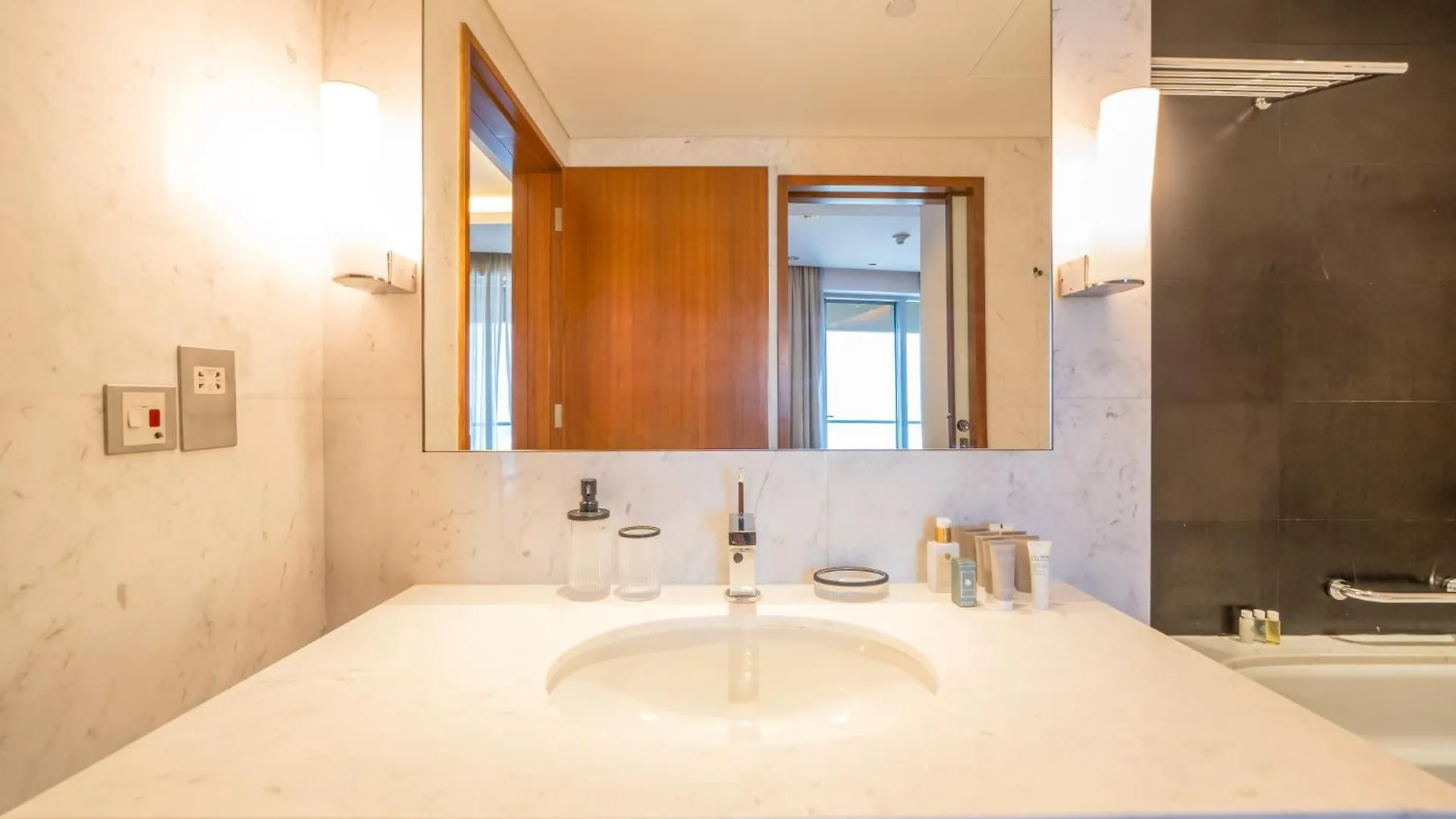 New Arabian -Address Emaar Fashion Avenue Apartment Dubai United Arab Emirates